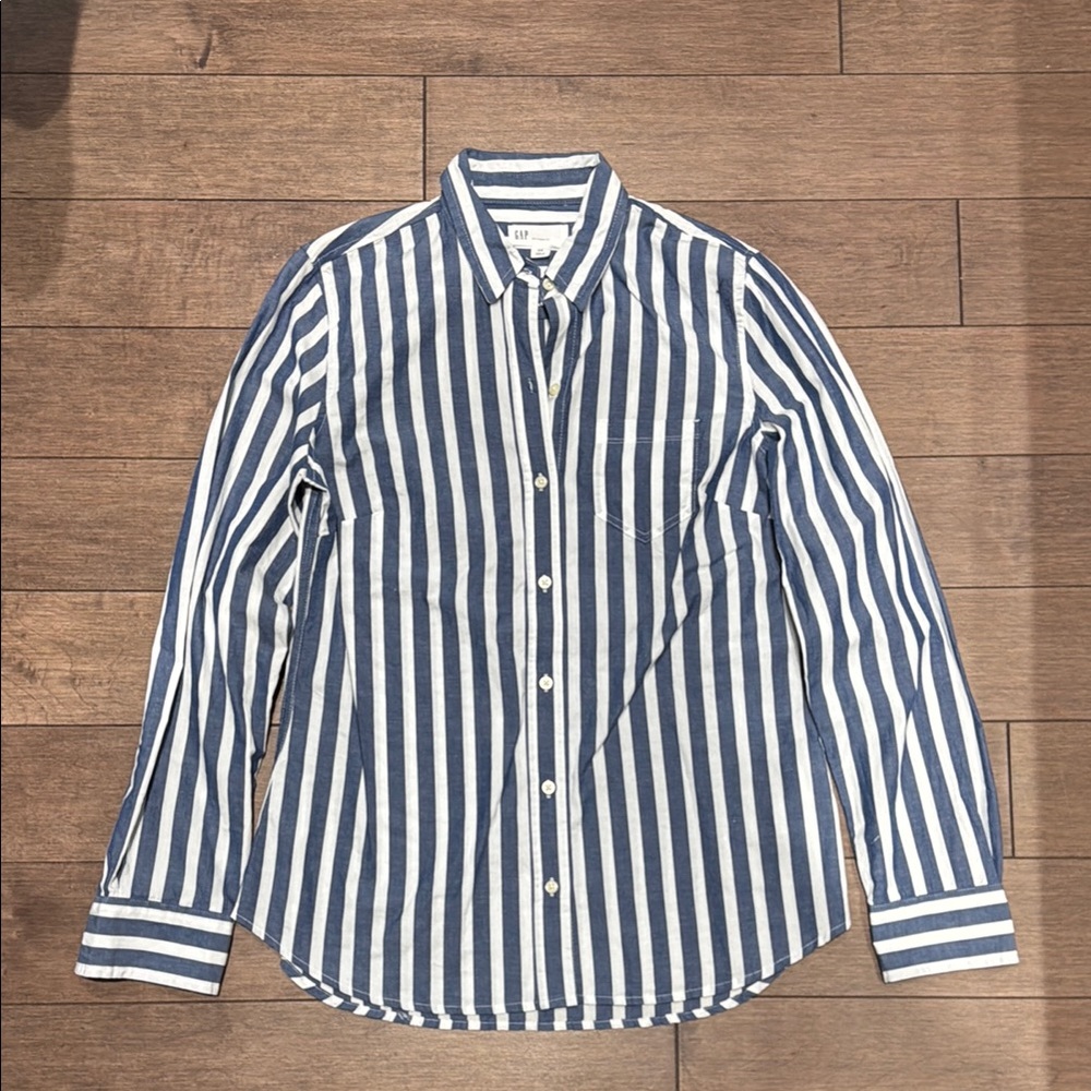 NWOT XS Gap Blue and White Striped Shirt